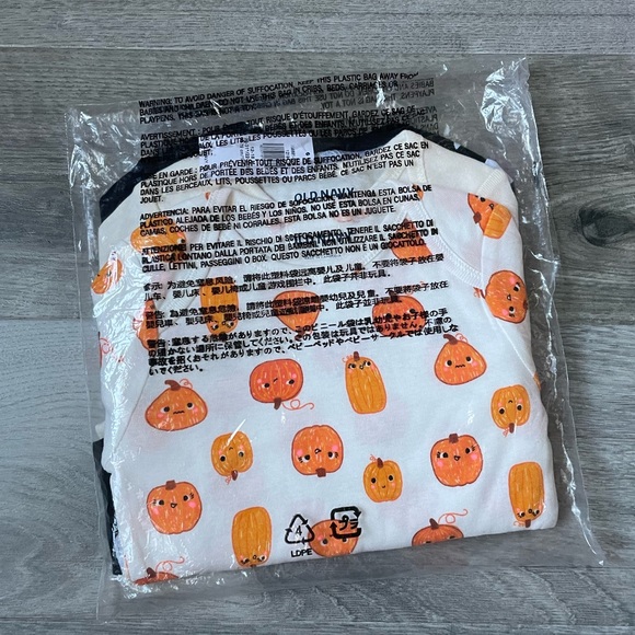 NWT Old Navy Halloween Themed 3-Pack Long Sleeve Bodysuits, Multicolour - Picture 2 of 2